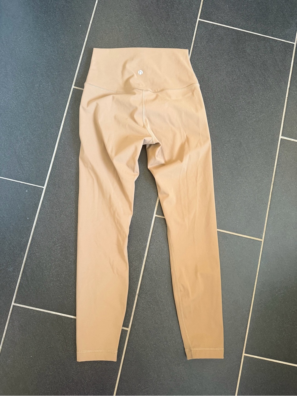 Amazon HeyNuts size small Women's High-Waist Leggings Tan 25” - Picture 3 of 5